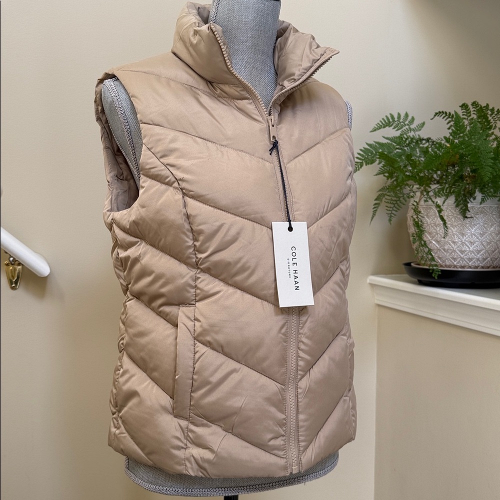 Cole Haan Women's quilted puffer vest. Beige (with a hint of  gold). Size S.